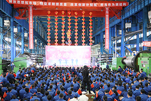 省“红色文艺轻骑兵”在生产现场进行慰问演出